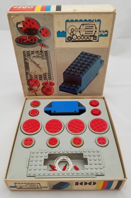 Конструктор LEGO (ЛЕГО) Trains 100 4.5V Motor with Wheels (Large Version)