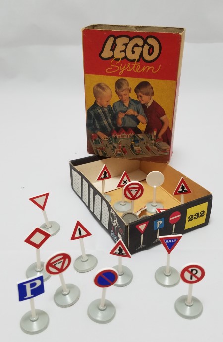 Конструктор LEGO (ЛЕГО) System 232 16 Road Signs