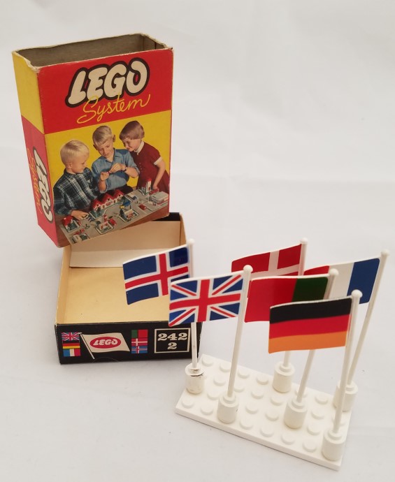 Конструктор LEGO (ЛЕГО) System 242_2 6 International Flags -2-