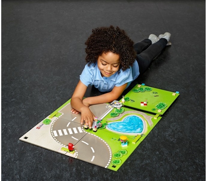 Конструктор LEGO (ЛЕГО) Friends 853671 Playmat and accessory set