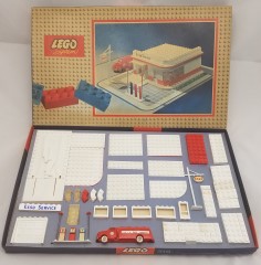 LEGO System 310 ESSO Filling Station