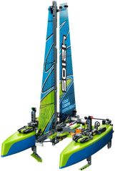LEGO Technic 42105 Catamaran
